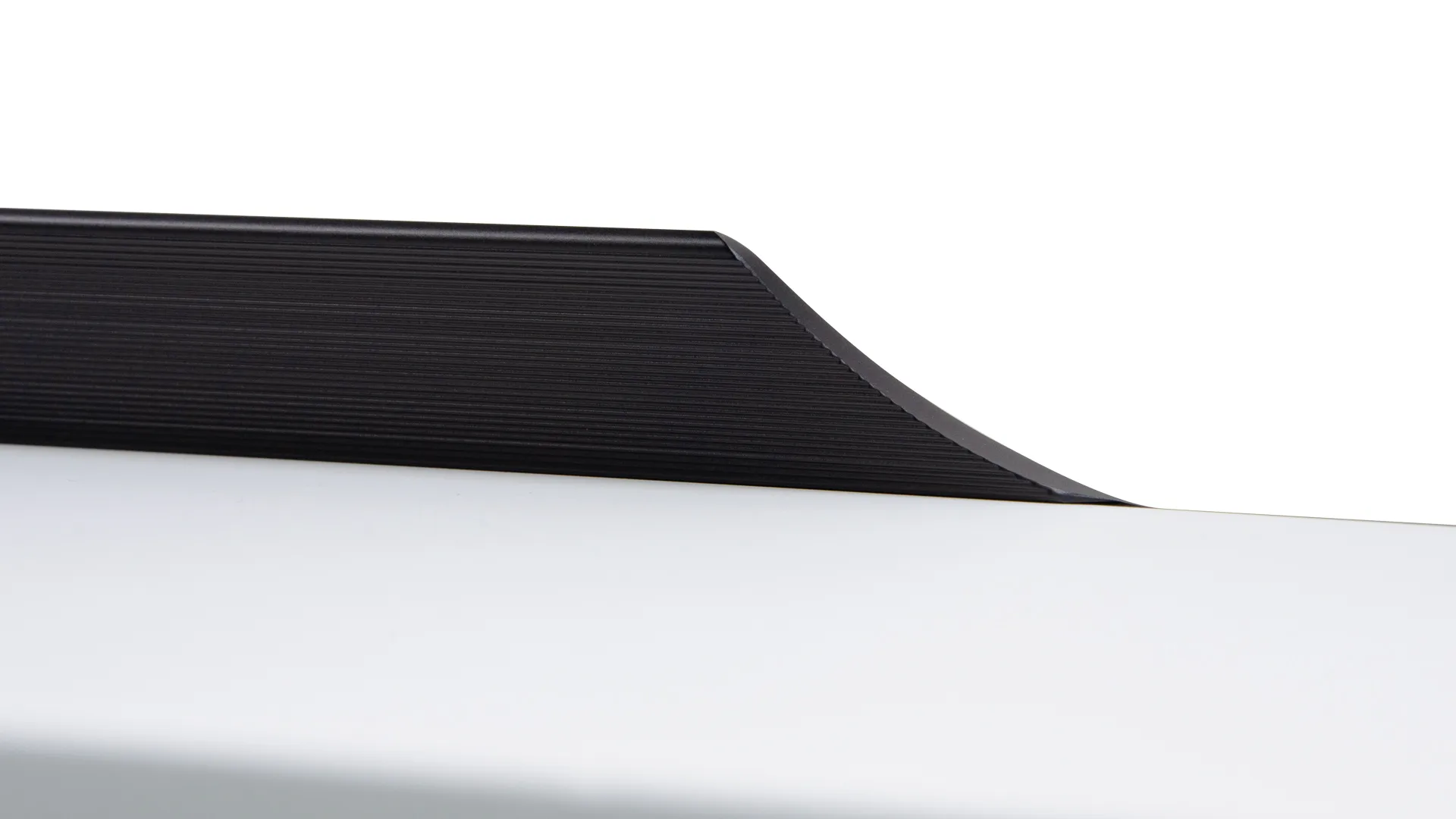 Мебельная ручка WING RT114BL.1/576/700