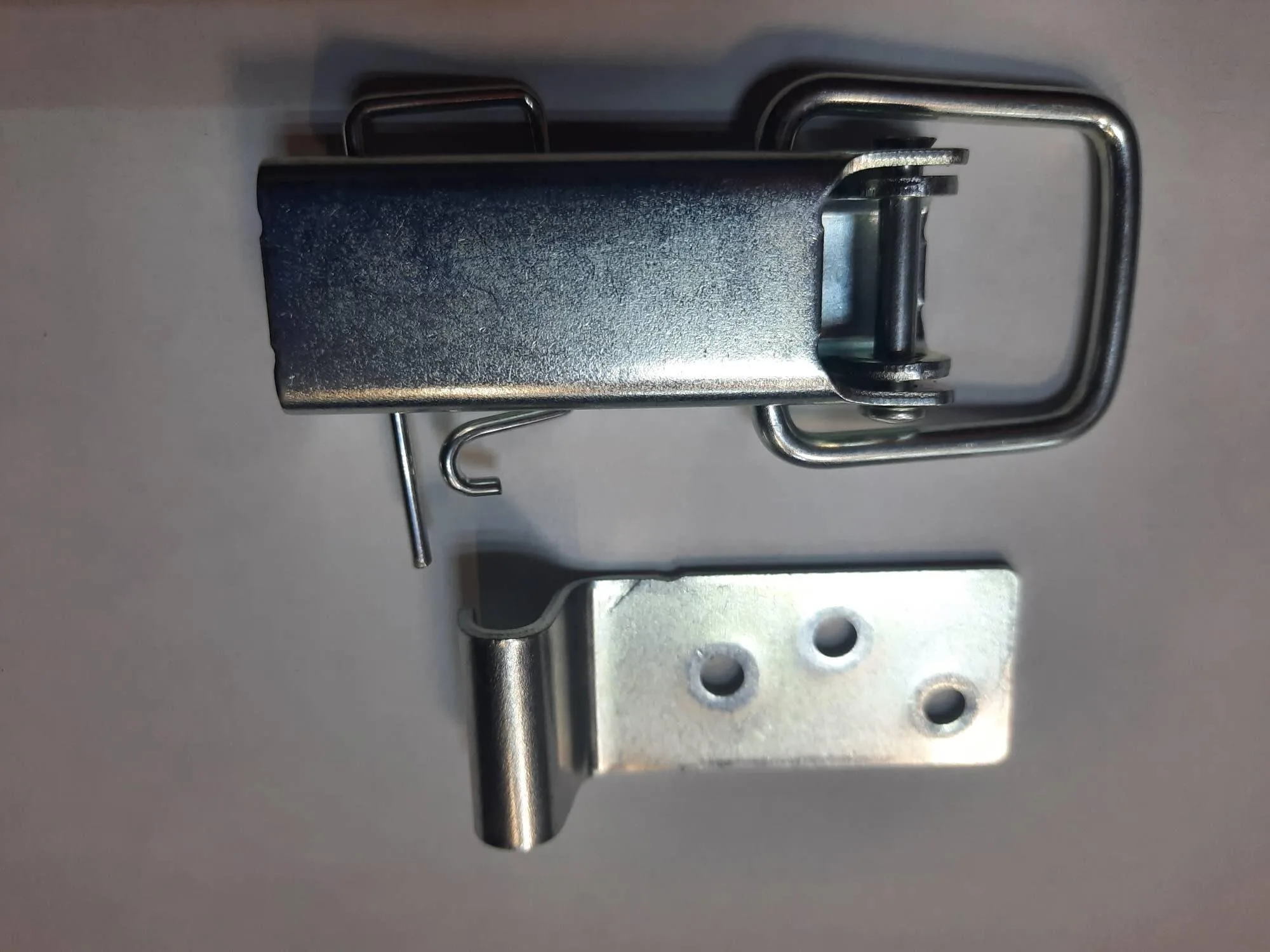 Защёлка чемоданная в собранном виде. Защёлка в собранном виде