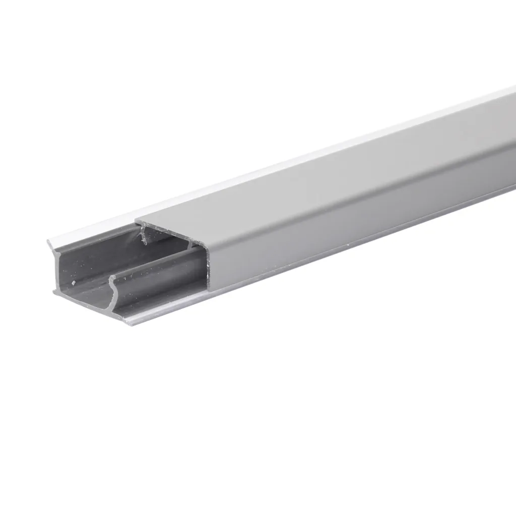 Плинтус алюминиевый КВАДРО 4,2 метра серебро