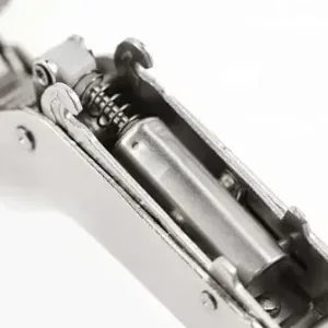 Петля GTV SILENTO PRO с доводчиком накладная c эксцентриковой регулировкой без еврошурупа с 3D регулировкой CLIPON