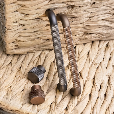 Мебельная ручка FLUID-128 черный матовый