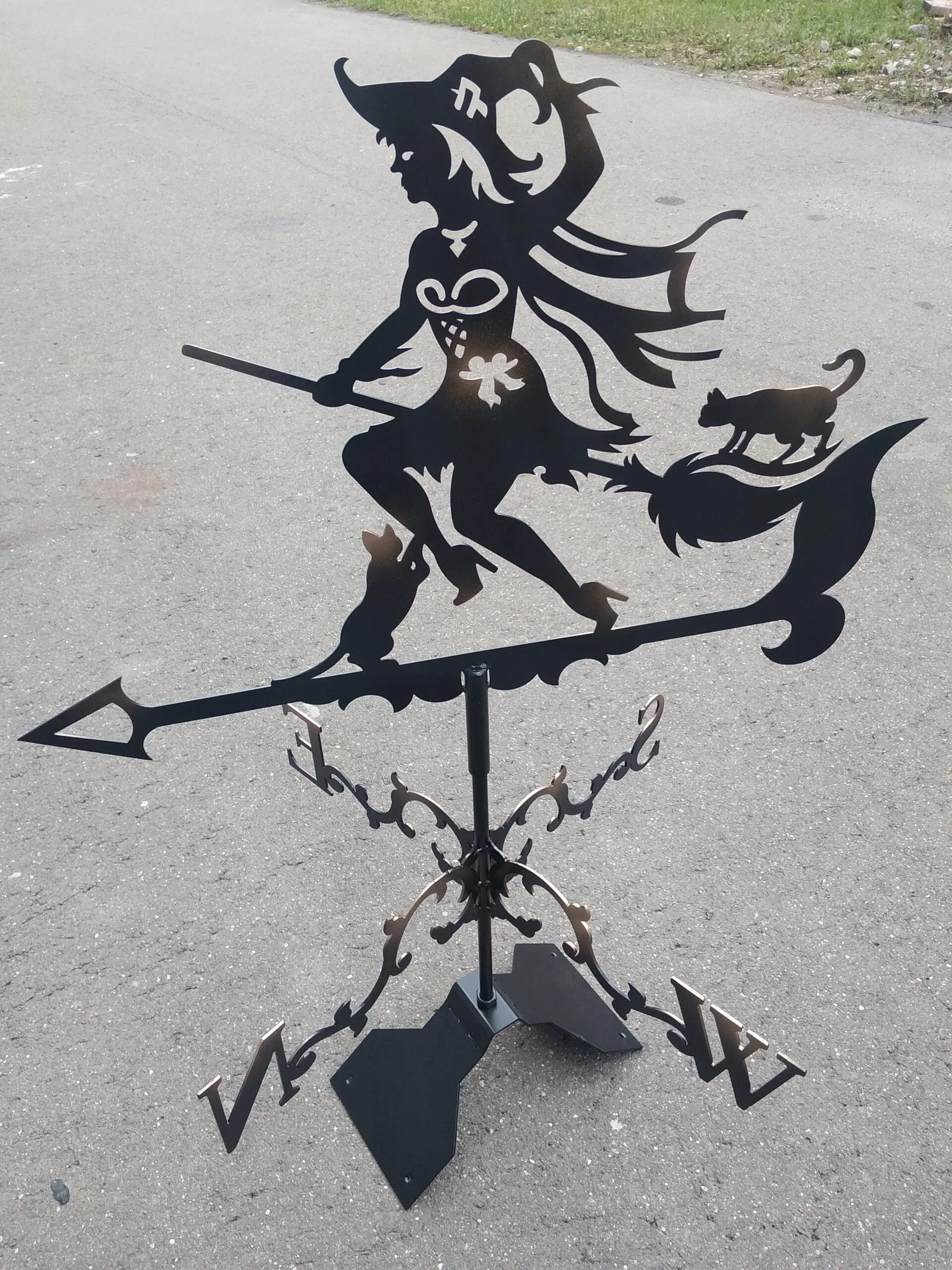 Флюгер «Девушка» в полный рост флюгер в полный рост |