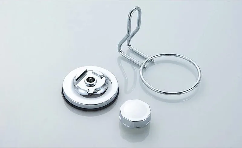 Установка держателя для стаканов. Изображение процесса установки держателя