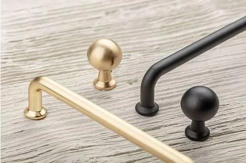 Фотография мебельной ручки GTV NORD крупным планом. фотография мебельной ручки крупным планом