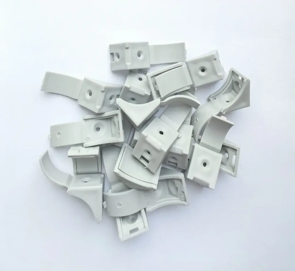 Уголок монтажный пластиковый серый 500 штук