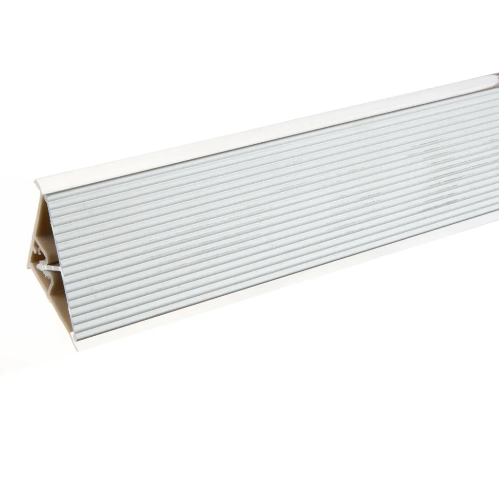 Плинтус алюминиевый ЭЛИТ 3 метра серебро