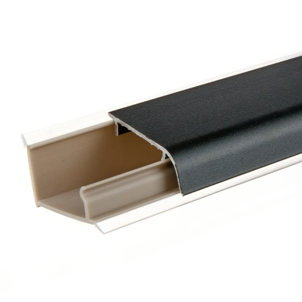 Плинтус алюминиевый РИО овальный 3 метра черный