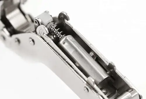 Петля GTV SILENTO PRO с доводчиком внутренняя c эксцентриковой регулировкой без еврошурупа с 3D регулировкой CLIPON