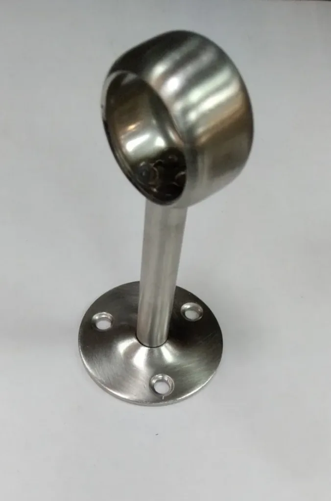 Дистанционный держатель трубы д.25 570-85 мм проходной НЕРЖАВЕЙКА