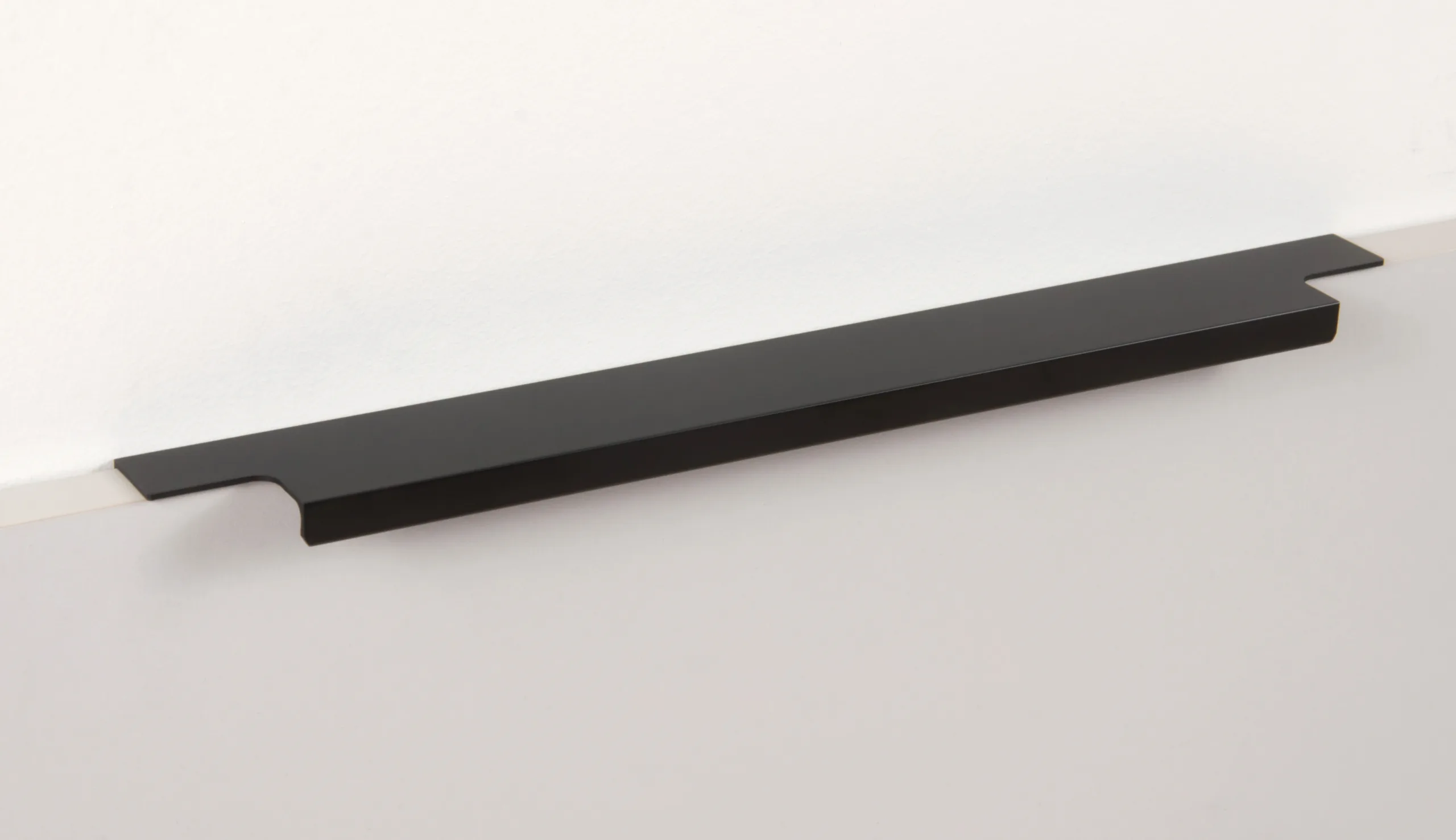 Мебельная ручка RAY RT109BL.1/224/300