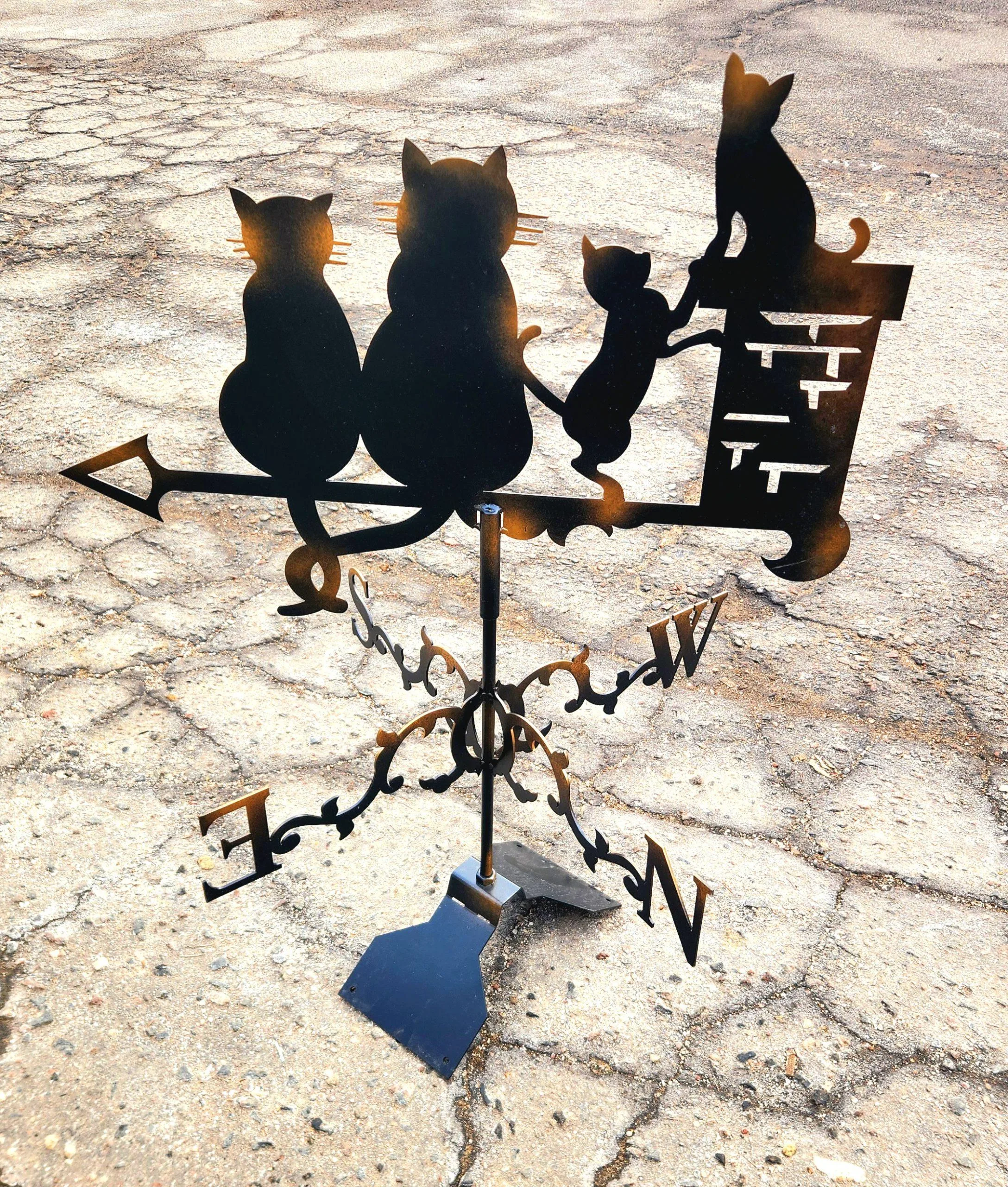 Флюгер «Котики» Флюгер «Котики», вид сверху|