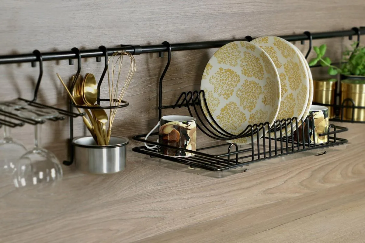 Монтаж держателя рейлинга. Держатель рейлинга на стене