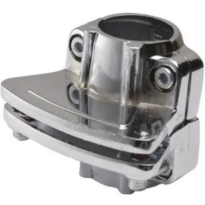 Крупный план держателя, видны хромированные детали