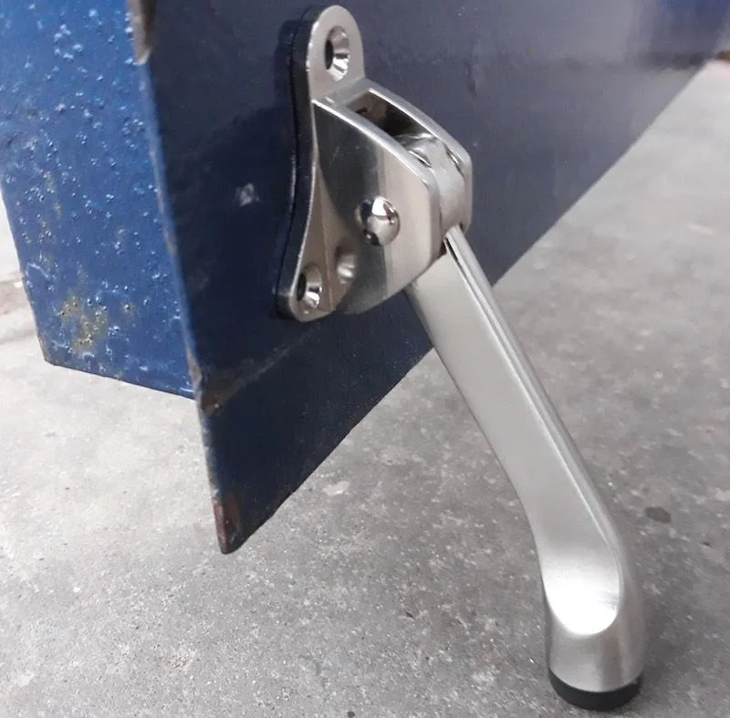 Дверной упор «козья ножка» FUARO, серебро, купить в Минске, цена в Беларуси Дверной упор «козья ножка» FUARO, серебро, купить в Минске, цена в Беларуси