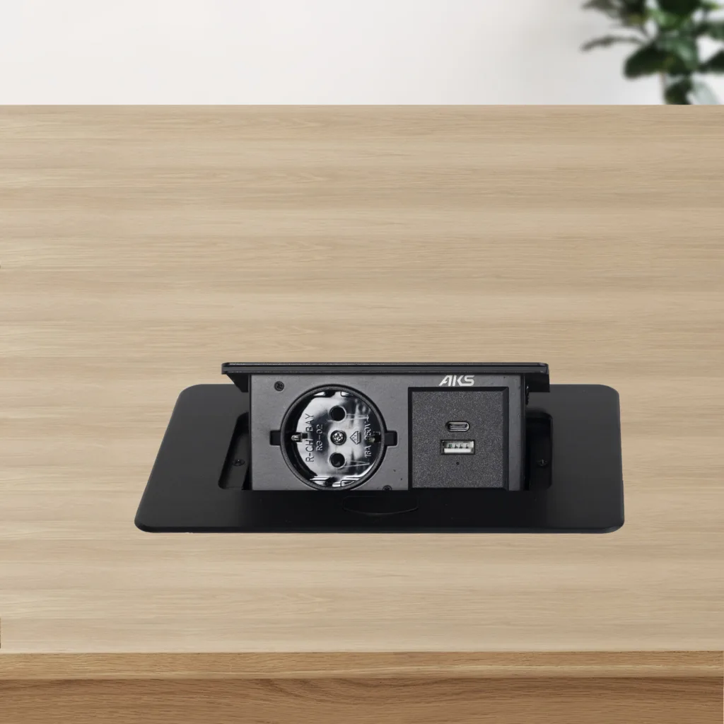 Выдвижной удлинитель Nova 4, 1 розетка, USB A + USB C, черный, AKS