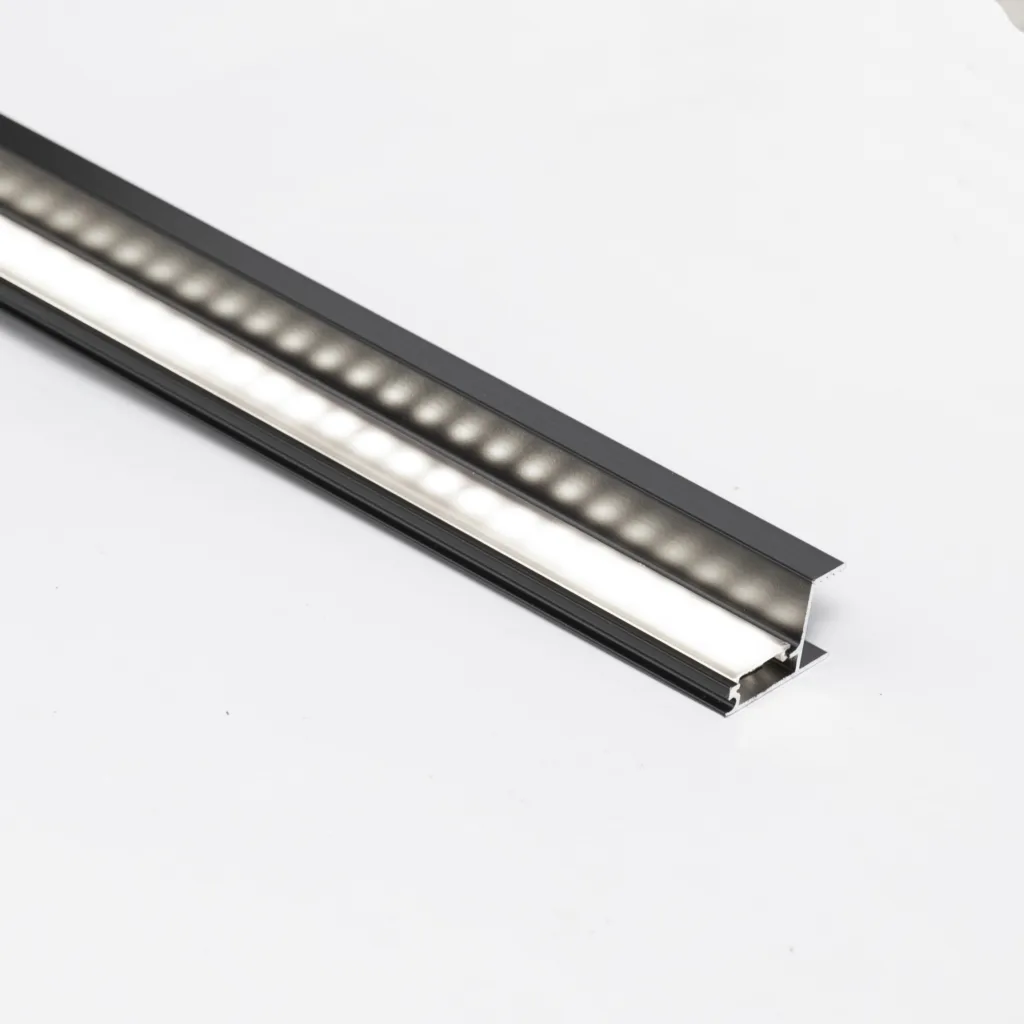 Профиль алюминиевый накладной/торцевой CAPELLA-3018B, с экраном, цвет черный, 2м (для 18 ДСП), AKS