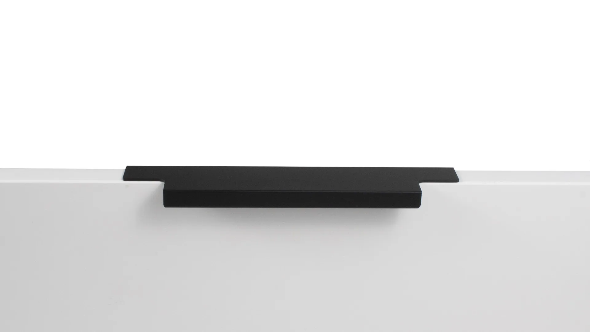Мебельная ручка RAY 2.0 RT809BL.1/160/200