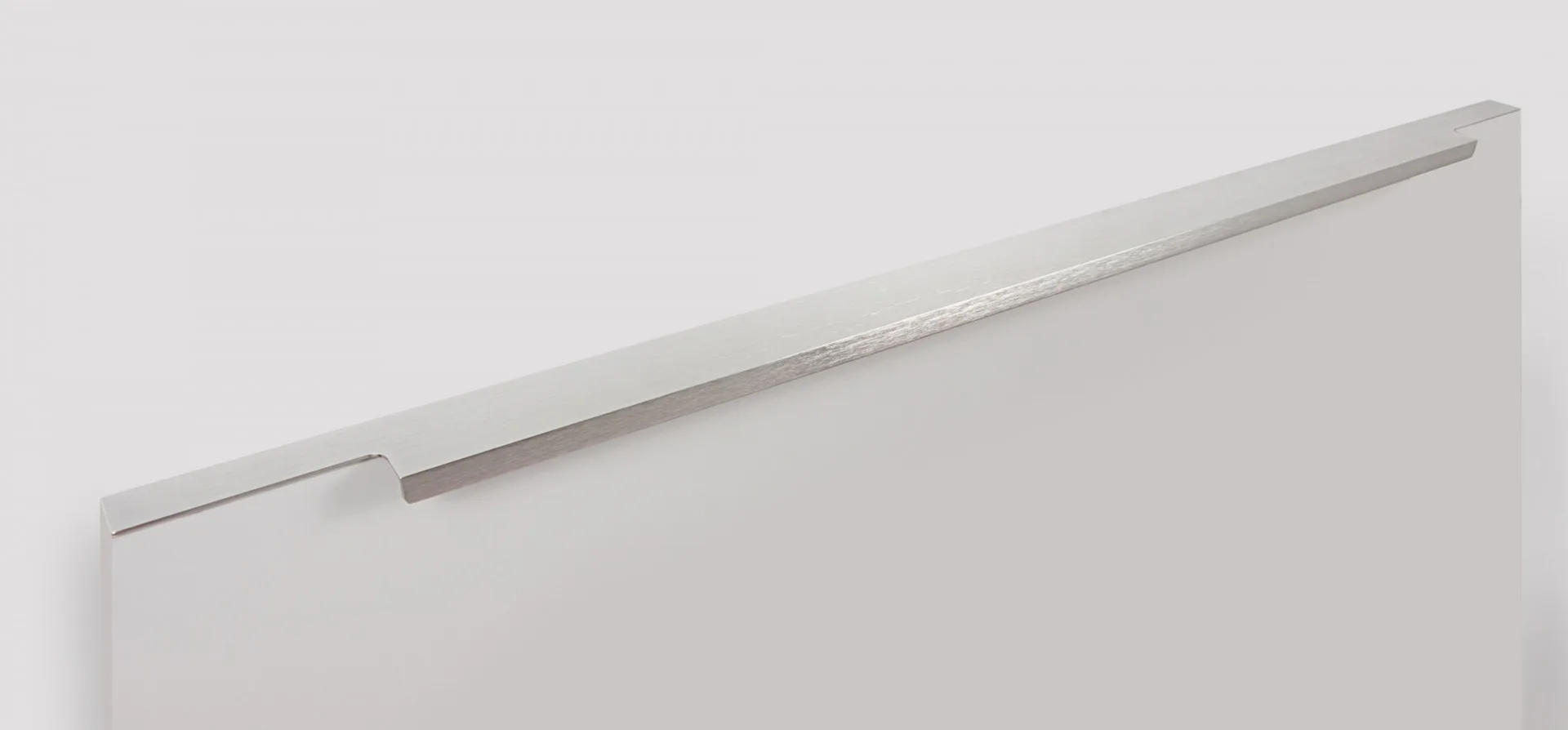 Мебельная ручка RAY RT009SST.1/000/700/*