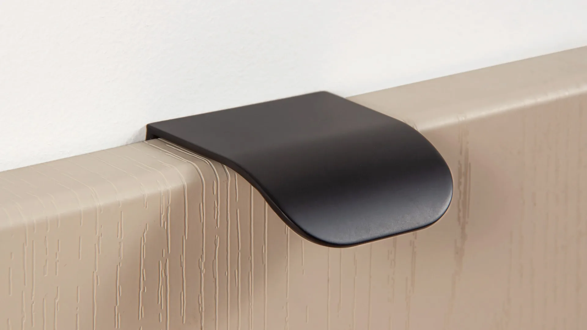 Мебельная ручка POINT RT011BL.1/32