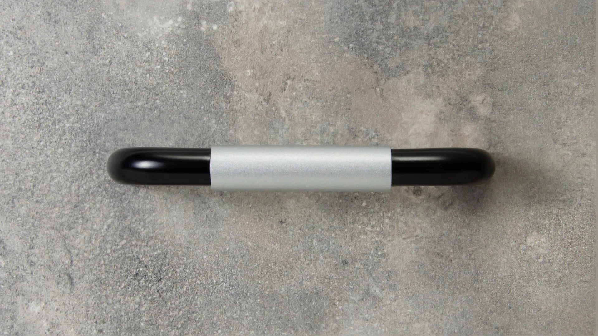 Мебельная ручка SLOT RS048BL/SC.4/96