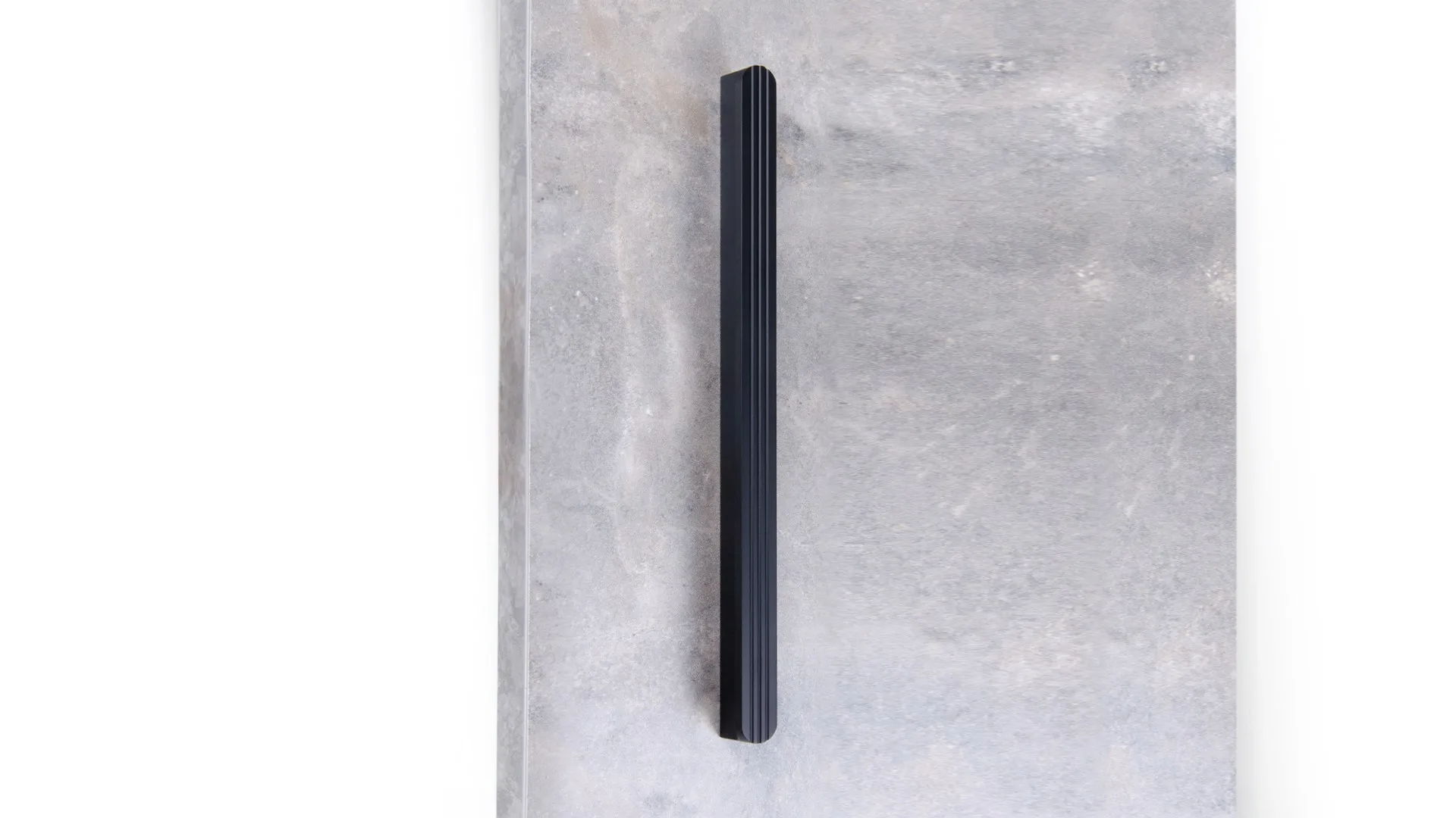 Мебельная ручка SHELL RS064BL.4/192