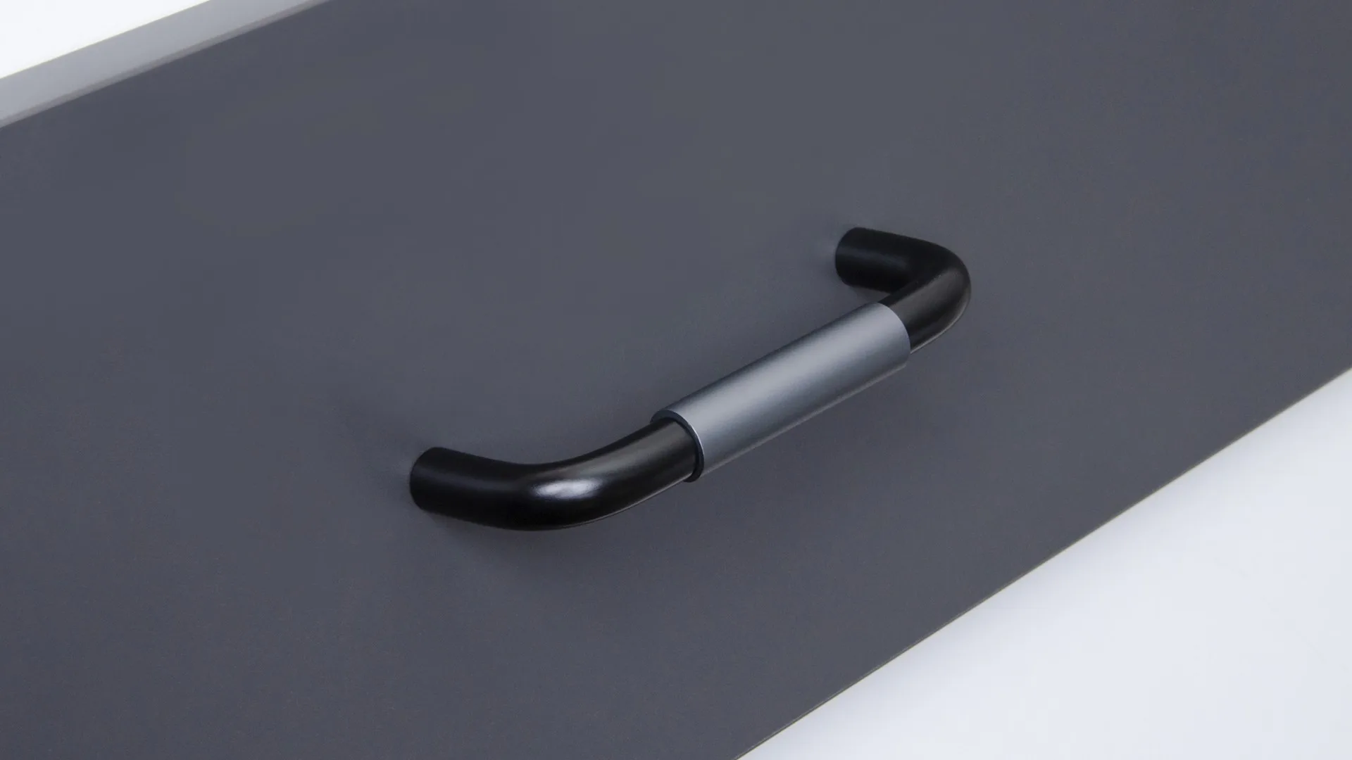 Мебельная ручка SLOT RS048BL/GR.4/96