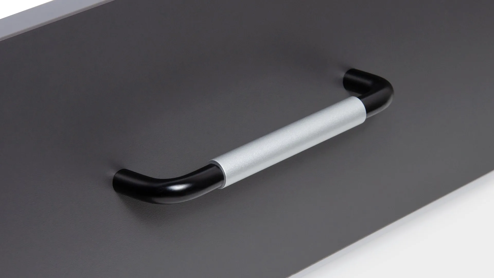 Мебельная ручка SLOT RS048BL/SC.4/128