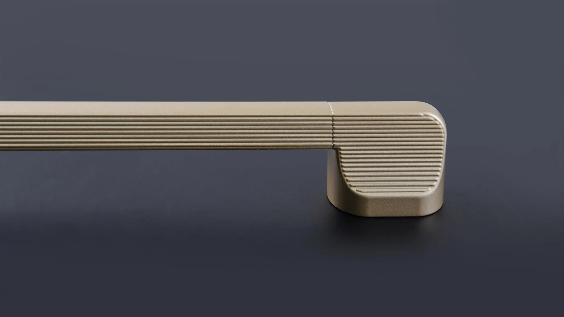 Мебельная ручка PROGRESSA RS551RCHMP.1/960