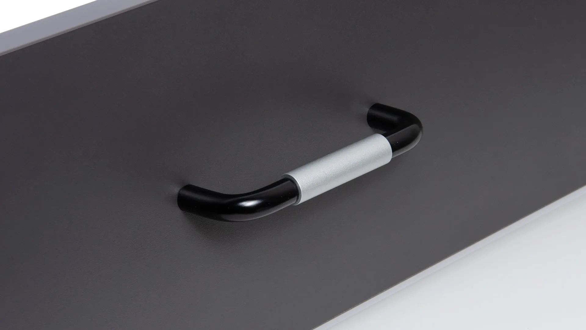 Мебельная ручка SLOT RS048BL/SC.4/96