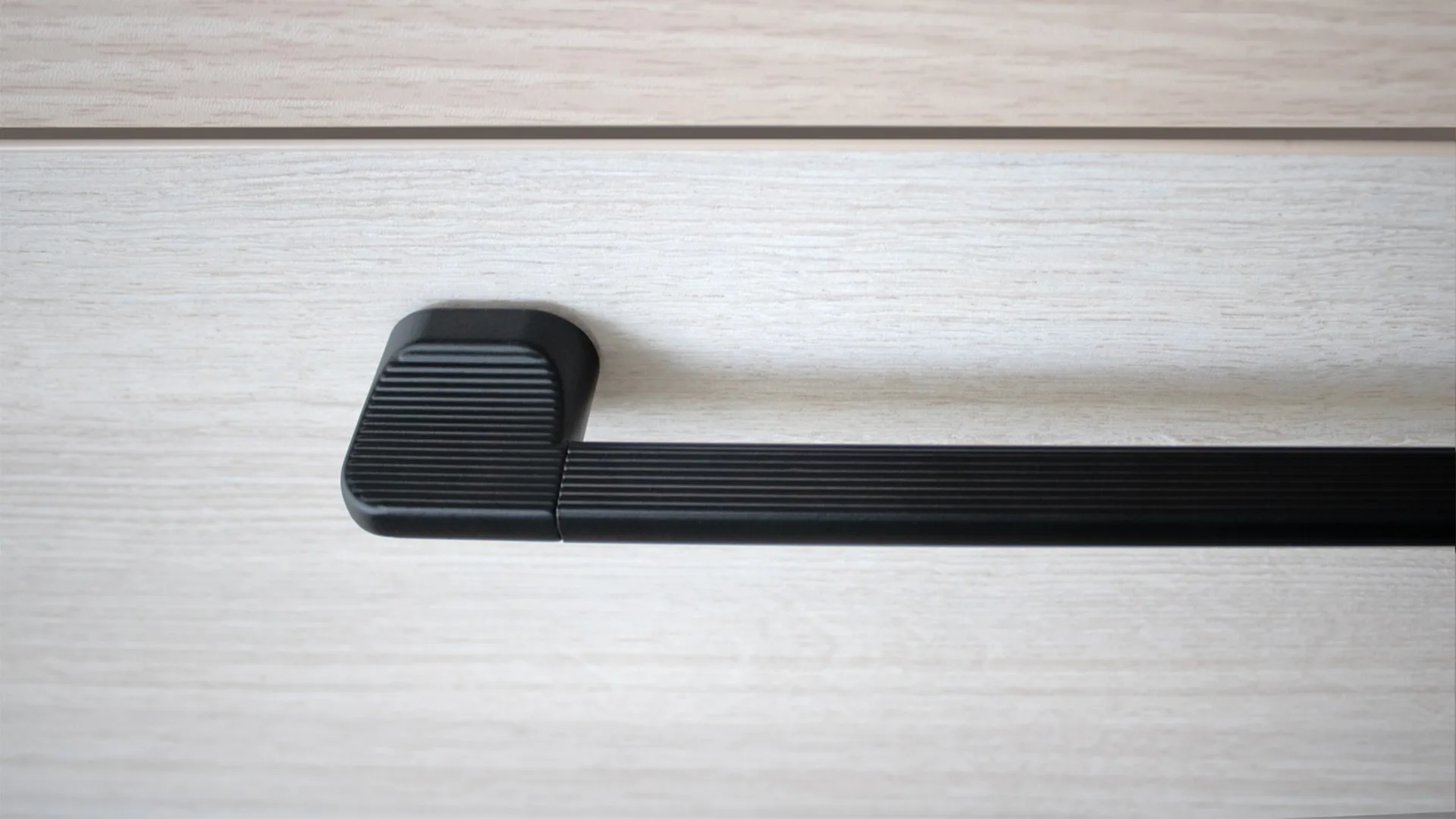 Мебельная ручка PROGRESSA RS551BL.1/320