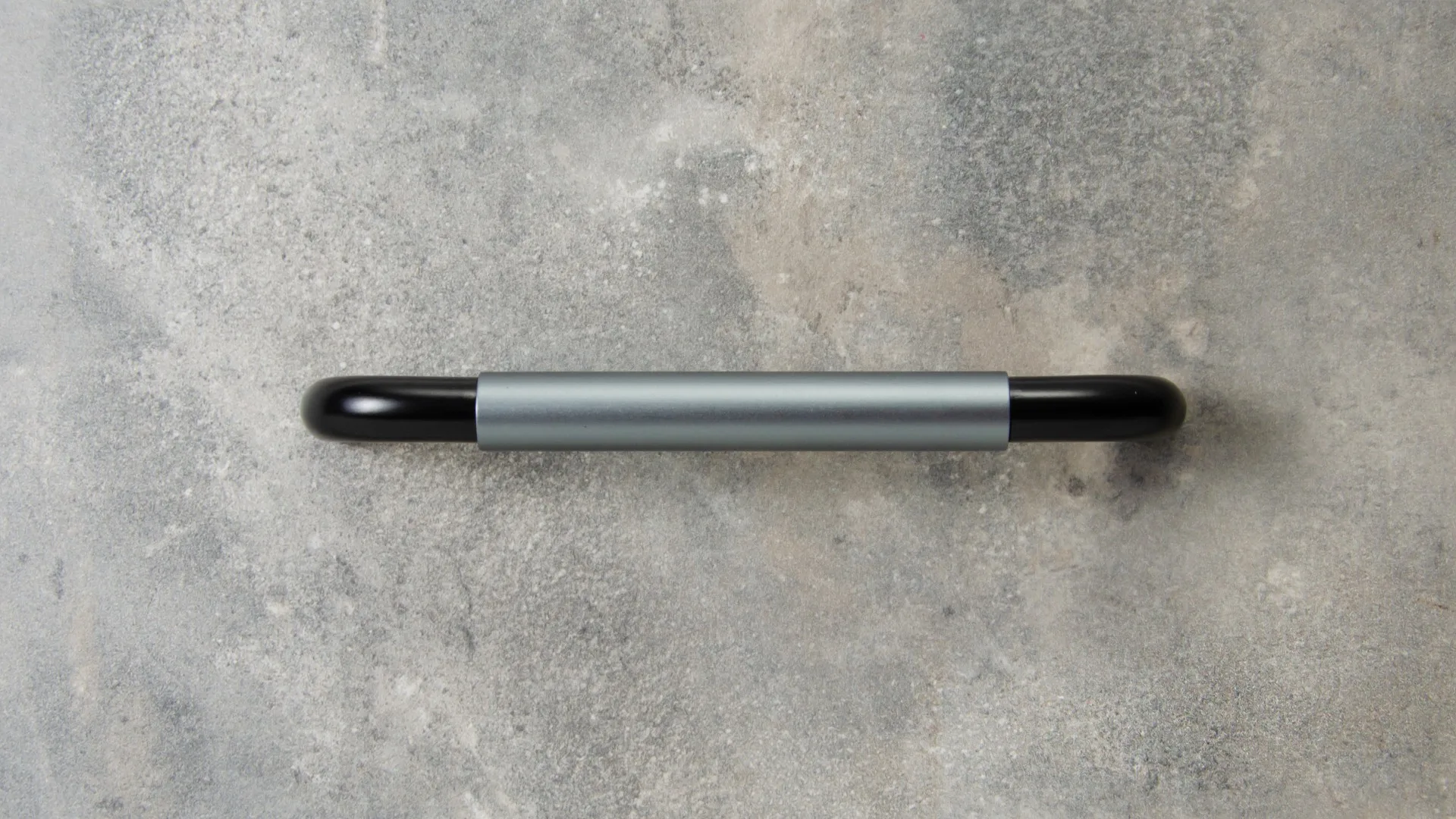 Мебельная ручка SLOT RS048BL/GR.4/128