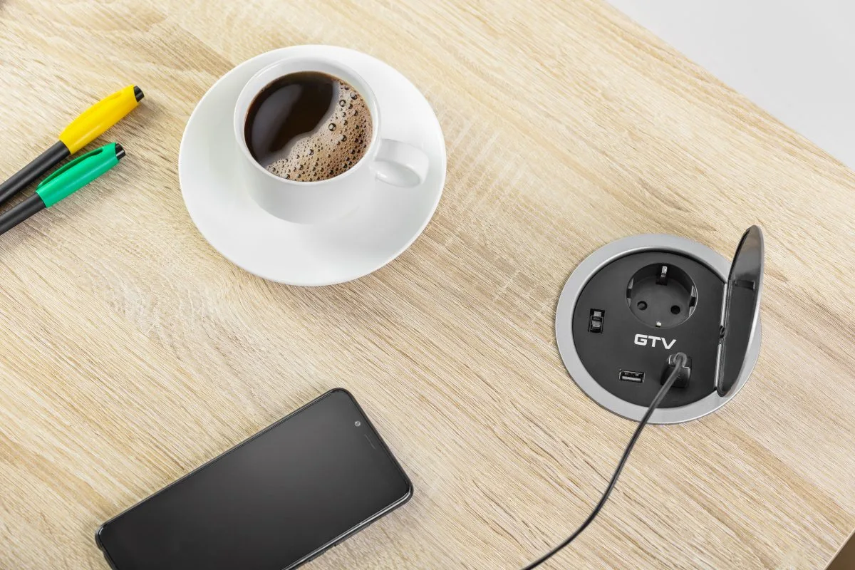 Удлинитель врезной CHARGER (1 гнездо 220V, 2 USB), серебро