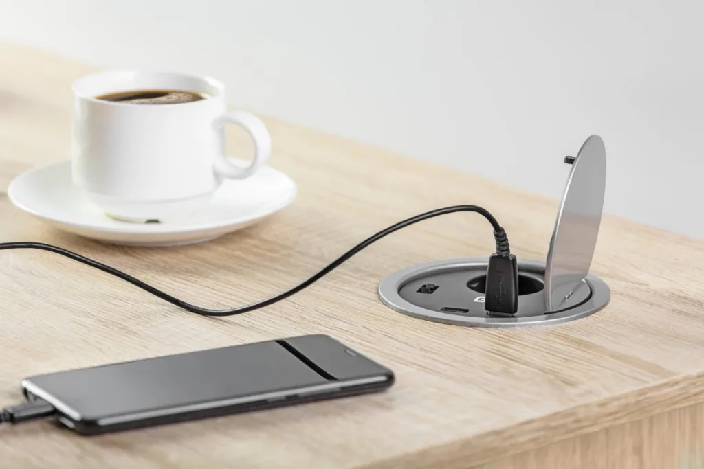 Удлинитель врезной CHARGER (1 гнездо 220V, 2 USB), серебро