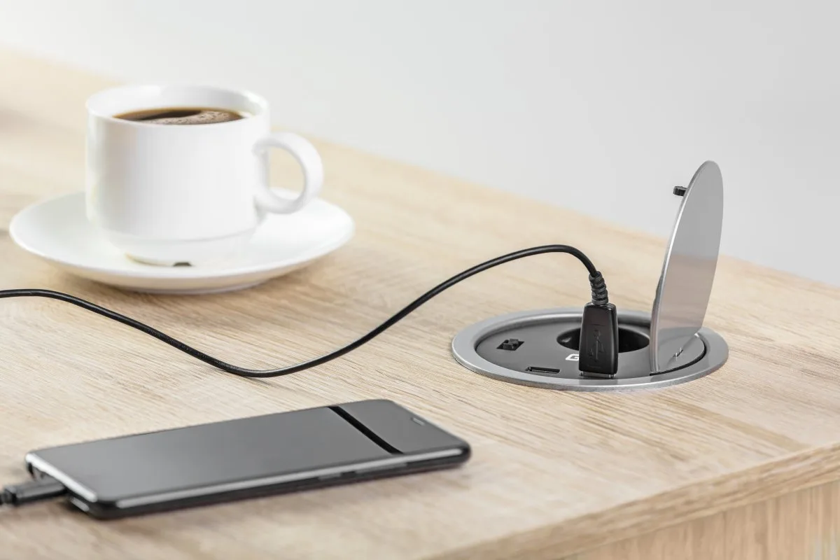 Удлинитель врезной CHARGER (1 гнездо 220V, 2 USB), серебро