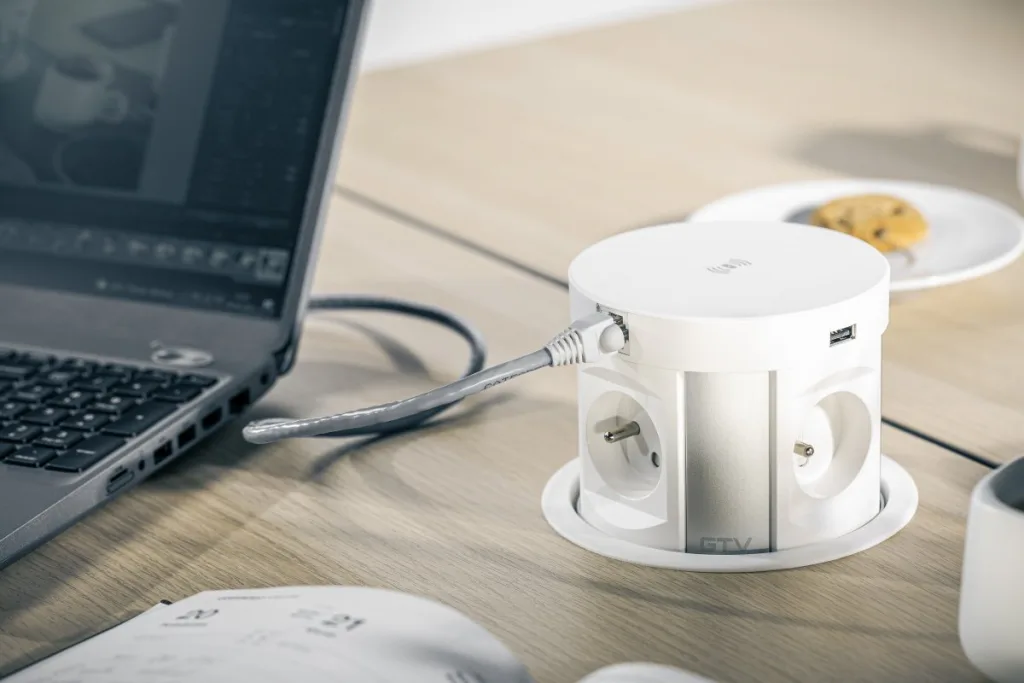 Удлинитель врезной COMFORT PLUS (4 гн. Schucko, 2xUSB, 2xRJ45, 5ВтCHERG), белый