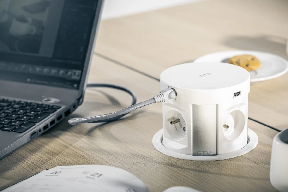 Удлинитель врезной COMFORT PLUS (4 гн. Schucko, 2xUSB, 2xRJ45, 5ВтCHERG), белый