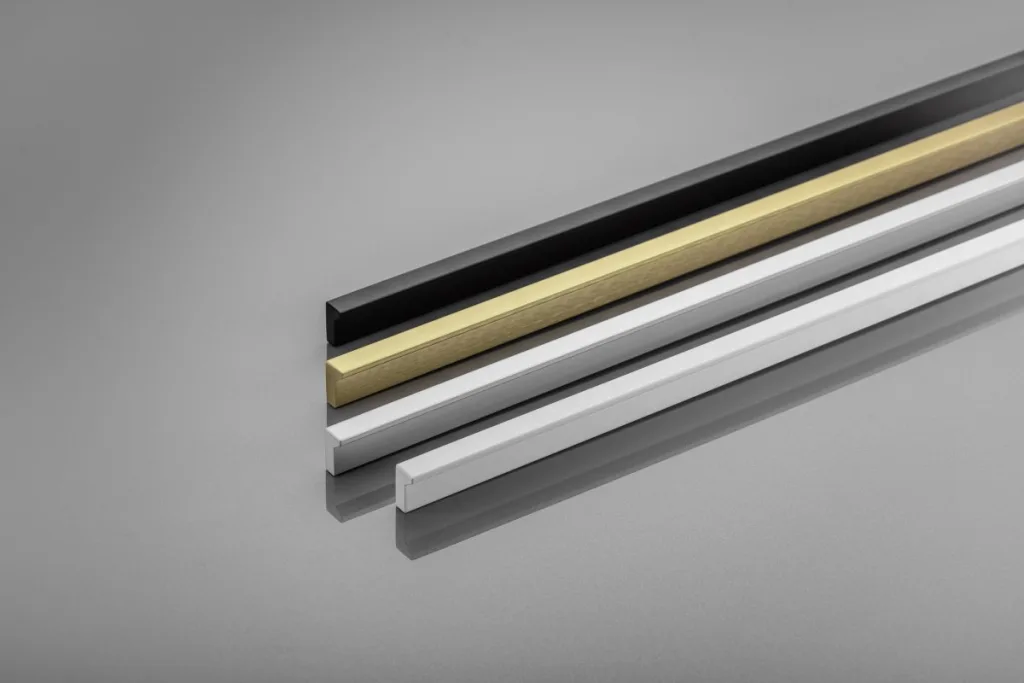 Ручка мебельная PILLAR LONG L-1200мм, белый матовый